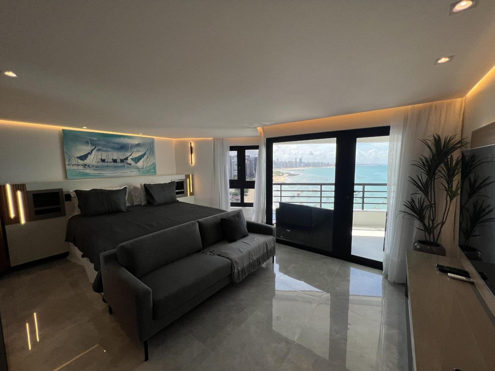 Particular Deluxe Iate Plaza Apartment *